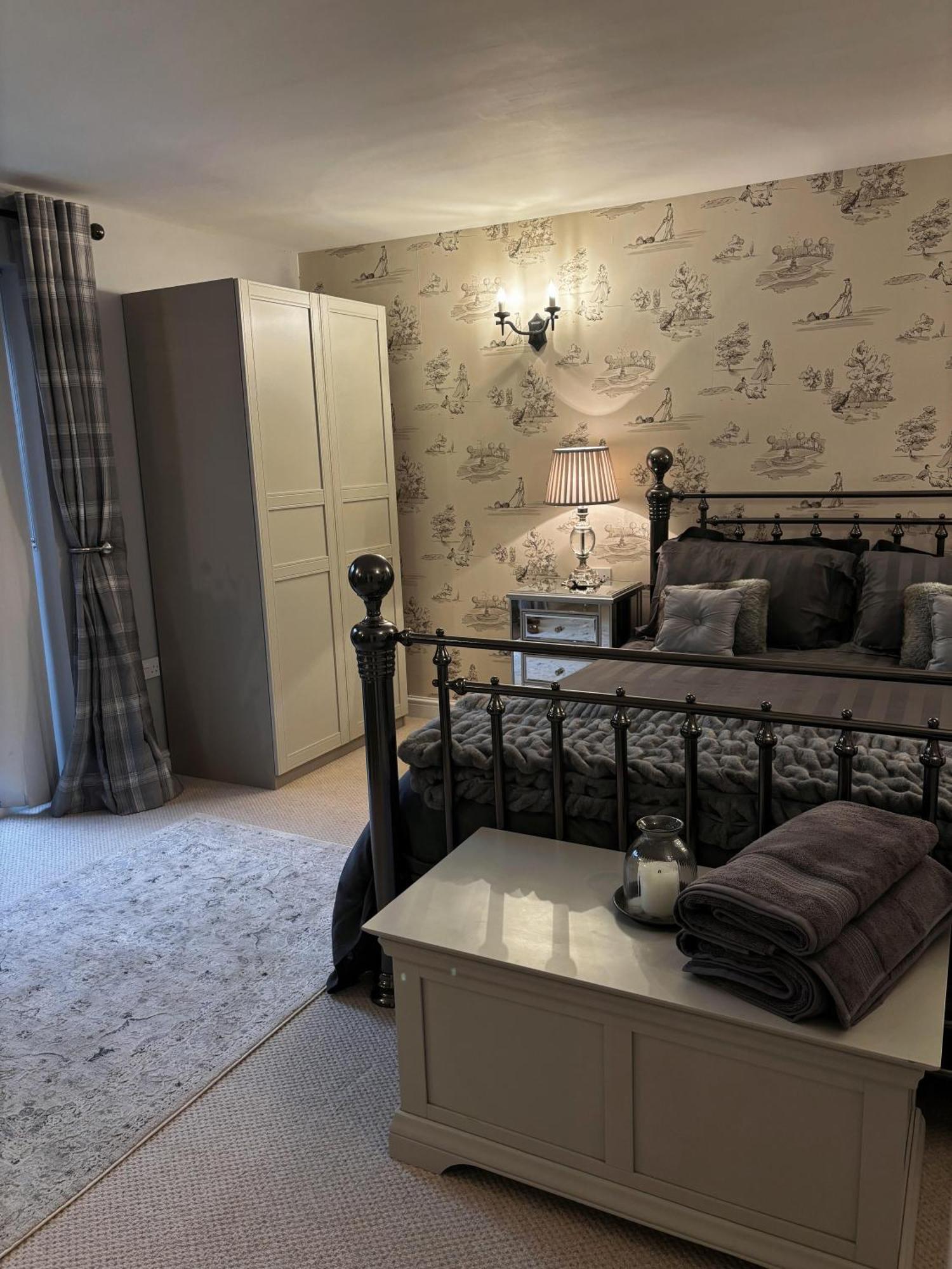 Mulberry House Farm The Garden Room Chippenham  Extérieur photo